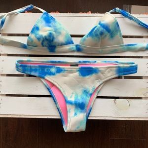 Triangl blue and white bikini